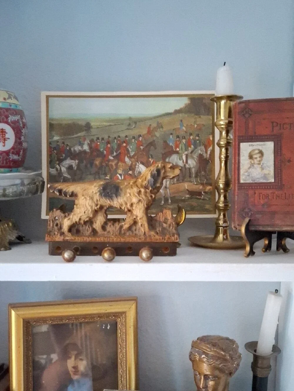 Antique-Style  Hunting Dog Figurine Hook Rack - Gold & Black